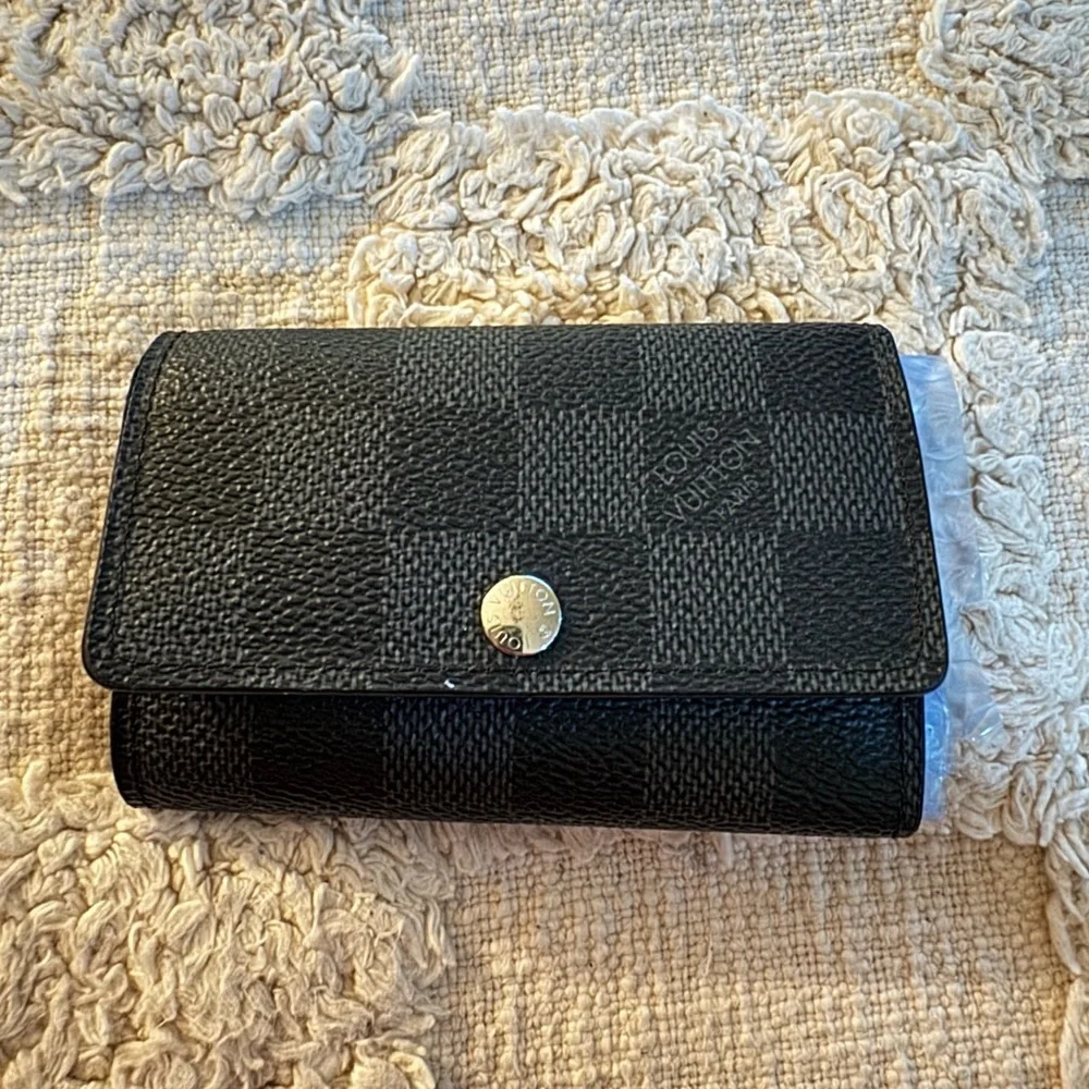Authentic Louis Vuitton Graphite 6 Key holder